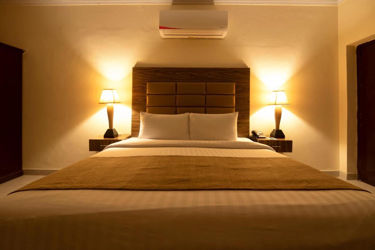 Hotel One Lalazar ムルターン エクステリア 写真